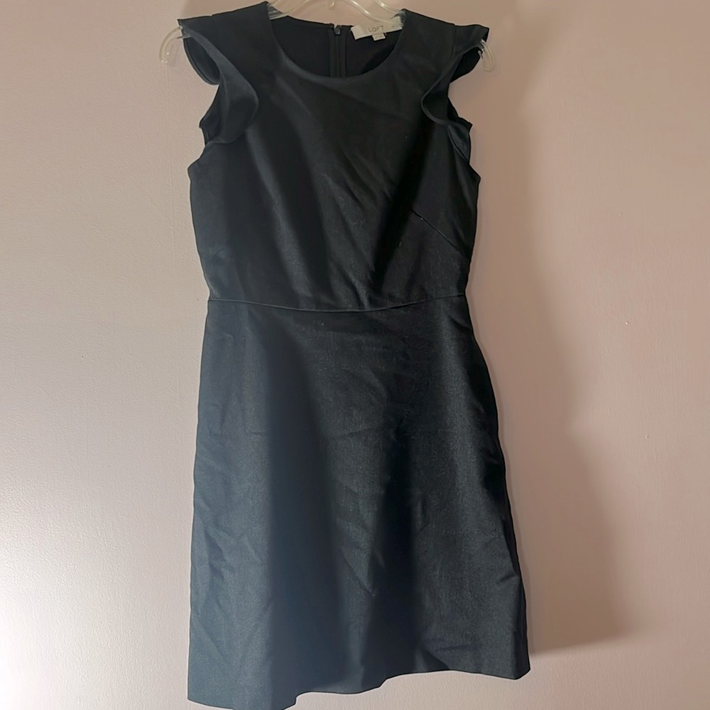 Loft dress, cap sleeves, knee lengths, side pockets back zip with spandex